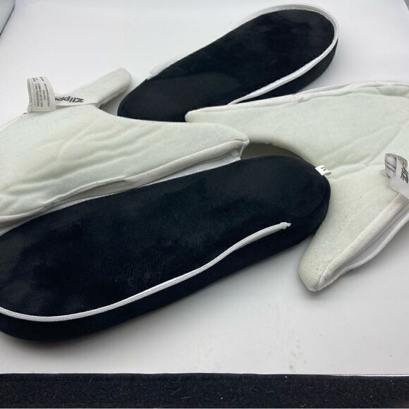 Disney Shoes/ Happy Feet Slippers Size Adult M (8-8,5) Like New - Picture 7 of 9